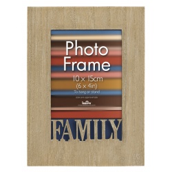 Fa fotókeret 10x15 cm, faragott részletekkel Family